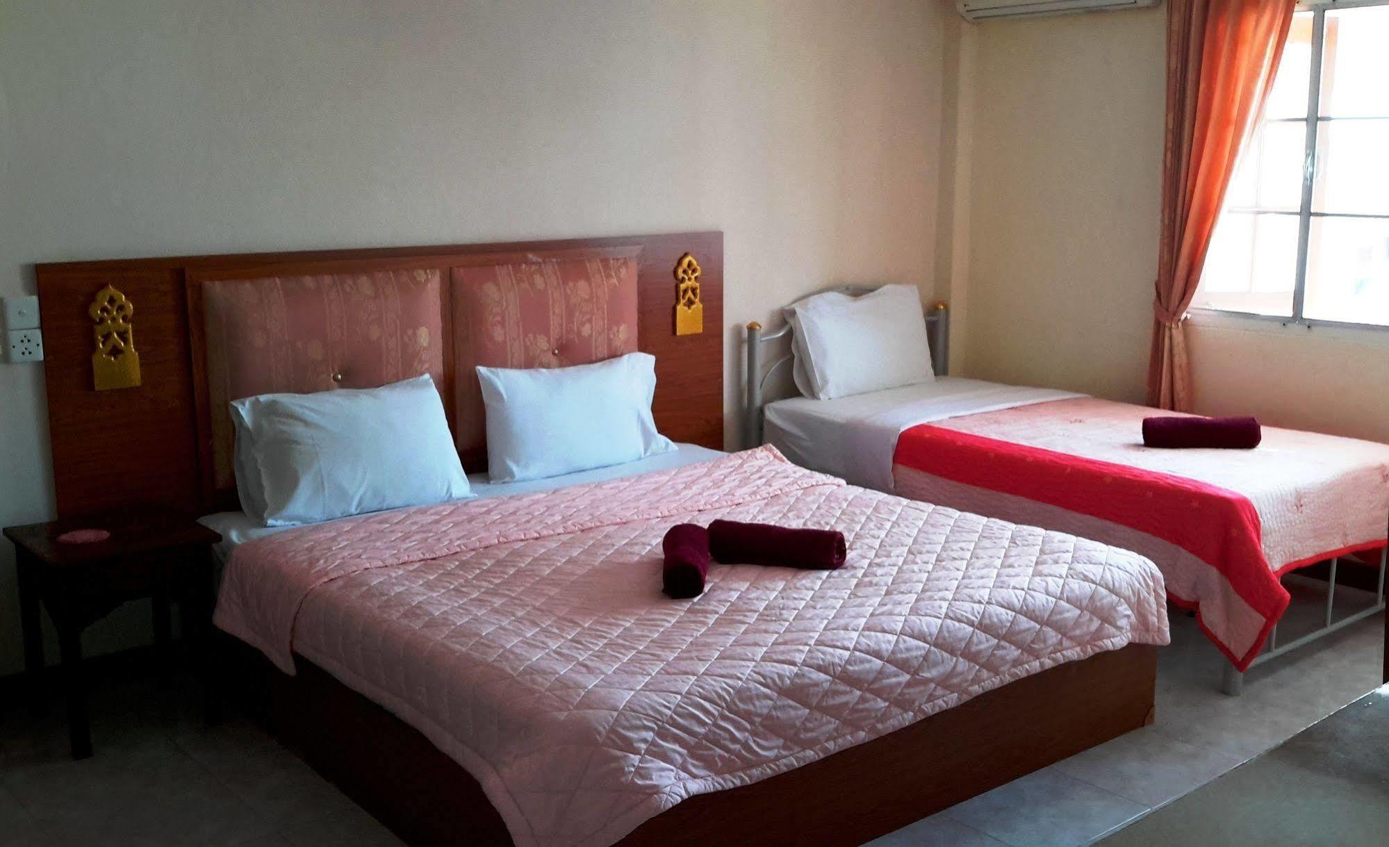 Hotel The Britannia Chiang Mai Esterno foto