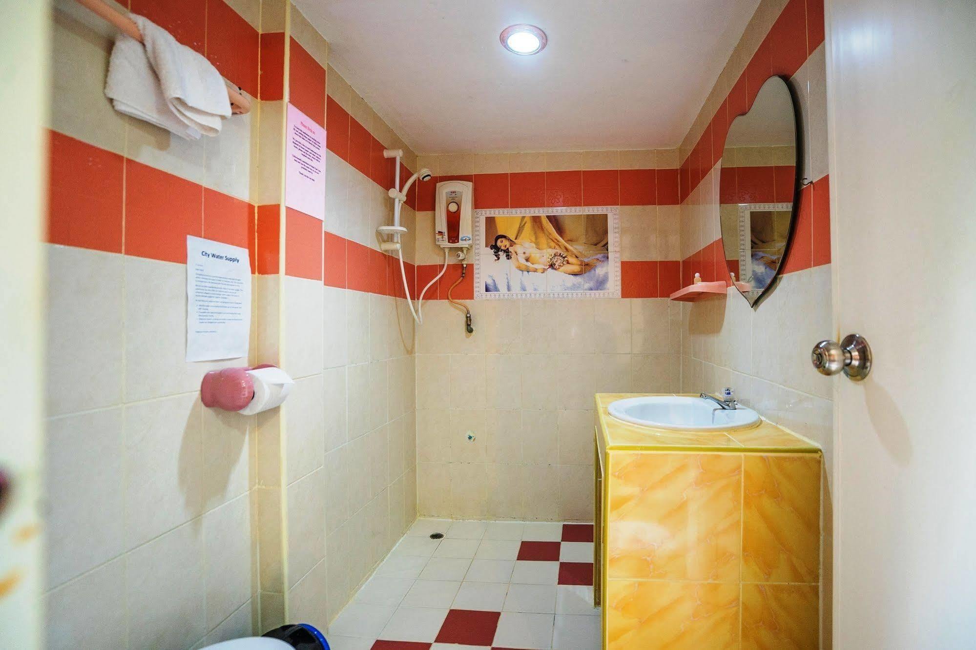 Hotel The Britannia Chiang Mai Esterno foto