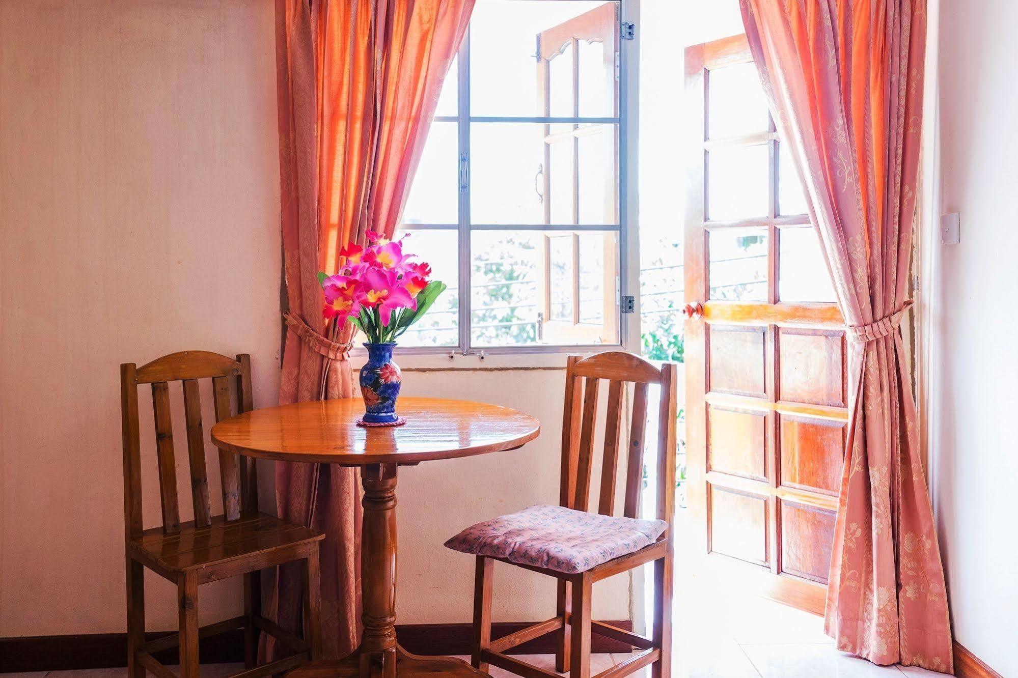 Hotel The Britannia Chiang Mai Esterno foto